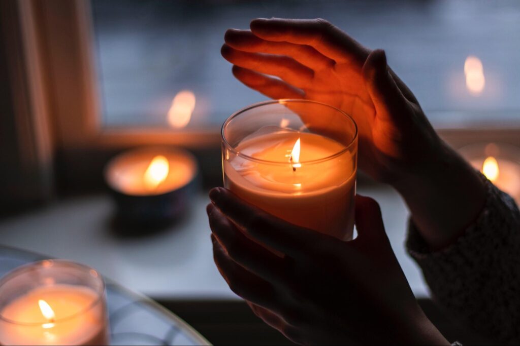 This  Candle Warmer Extends the Life of Your Candles With No Flame